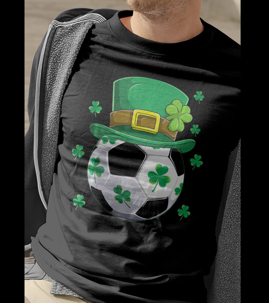 Leprechaun Hat Shamrock Soccer Ball St Patricks Day T-Shirt