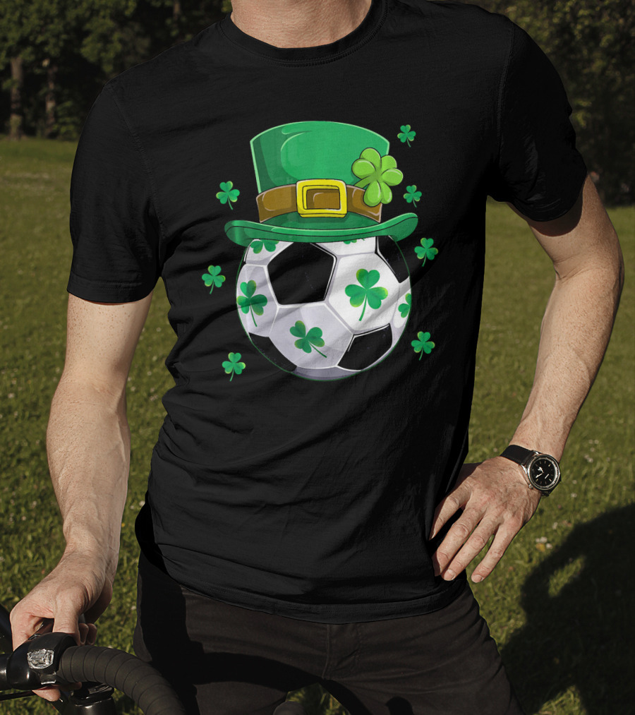 Leprechaun Hat Shamrock Soccer Ball St Patricks Day T-Shirt