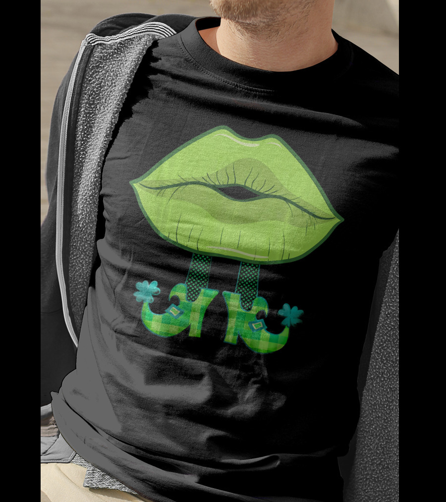 Kiss Lips Green Leprechaun Shoes Plaid Pattern St. Patrick's Day T-Shirt