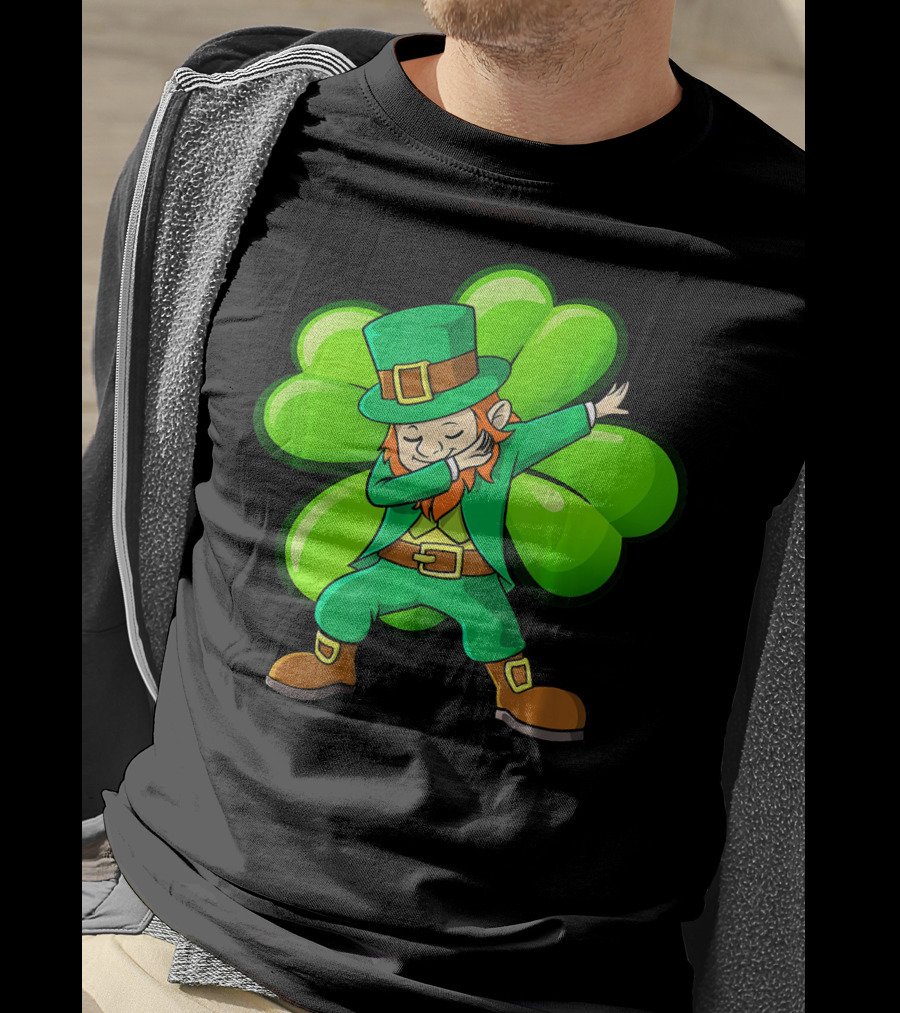 Cute Dabbing Leprechaun With Green Shamrock Background T-Shirt