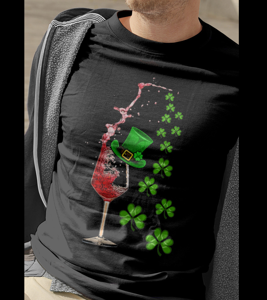 St Patricks Day Wine Glass Splash With Shamrocks And Top Hat T-Shirt