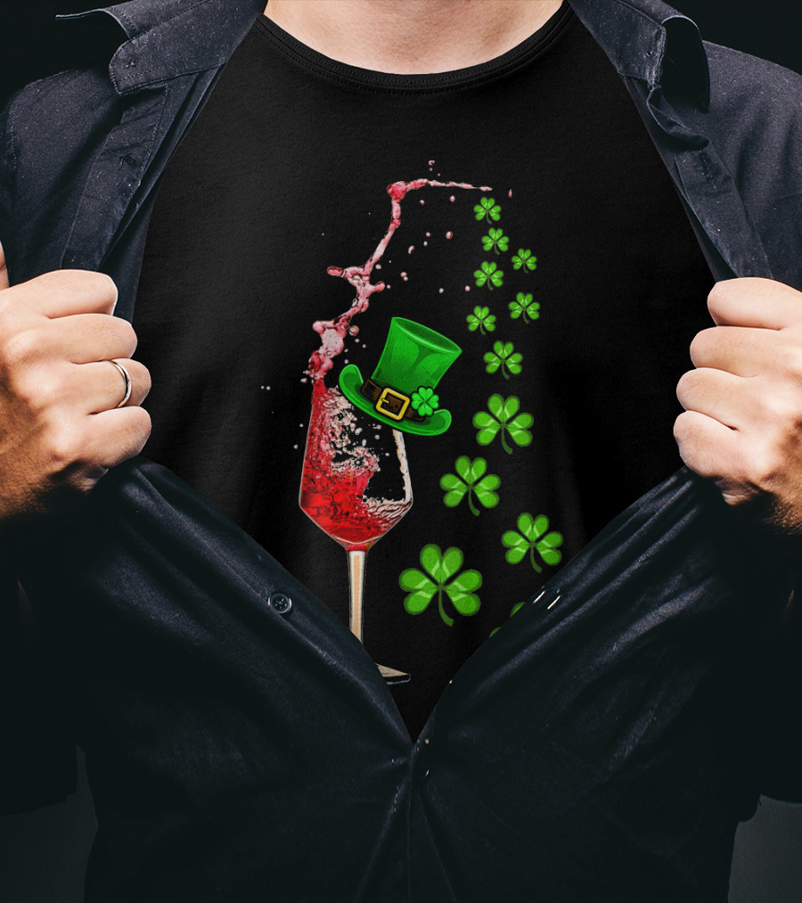 St Patricks Day Wine Glass Splash With Shamrocks And Top Hat T-Shirt