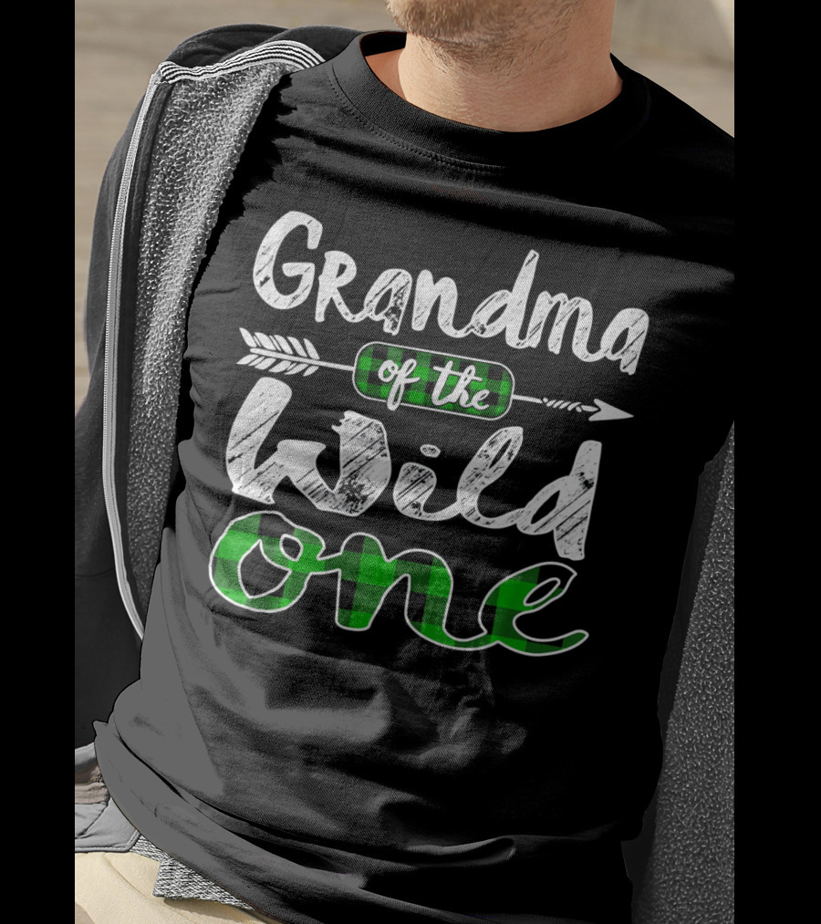 Grandma Of The Wild One Irish Green Plaid Arrow T-Shirt