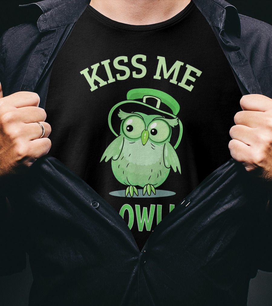 Kiss Me I'm Owlish Irish Owl With Leprechaun Hat T-Shirt