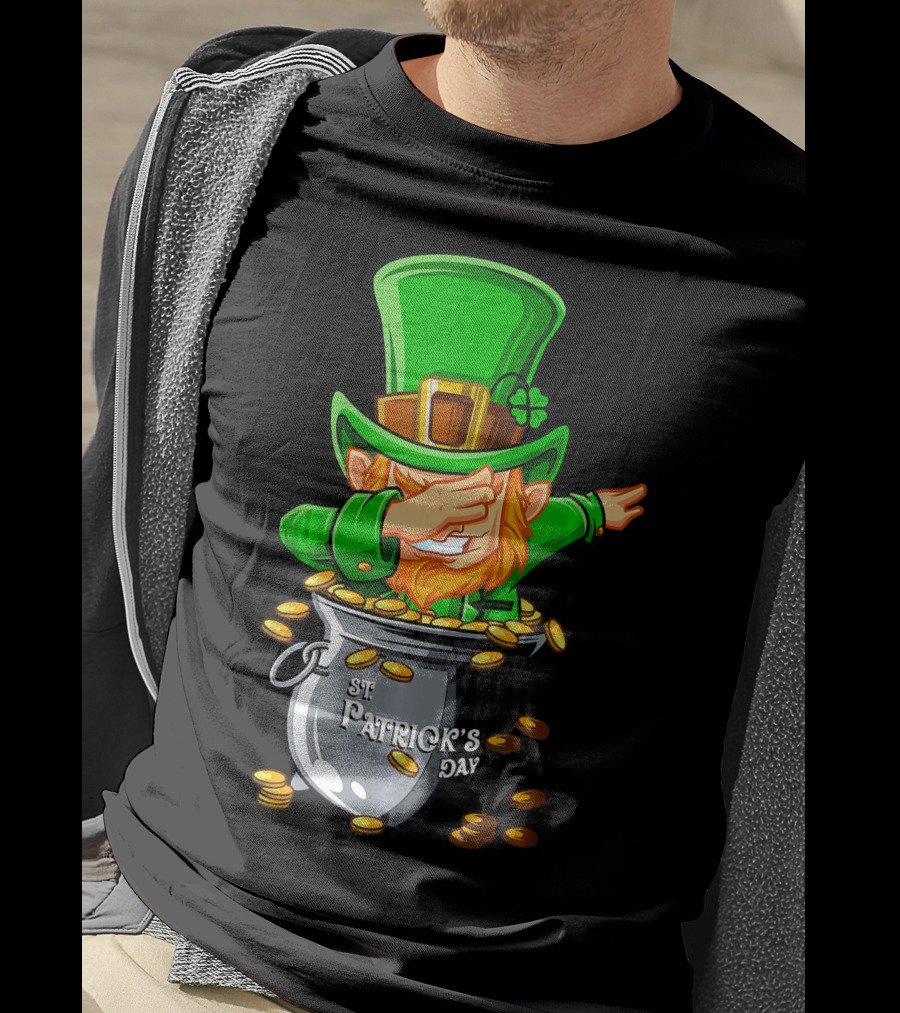 St Patrick's Day Dabbing Leprechaun With Pot Of Gold T-Shirt