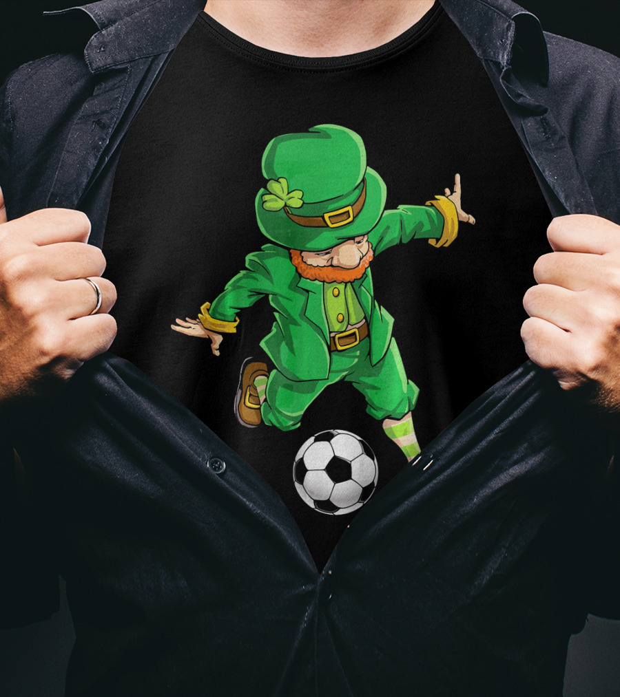Leprechaun Playing Soccer St Patricks Day T-Shirt
