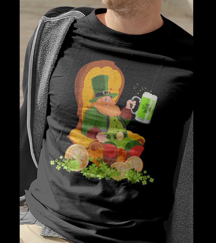 Leprechaun On Throne With Beer And Shamrocks St Patrick's Day T-Shirt
