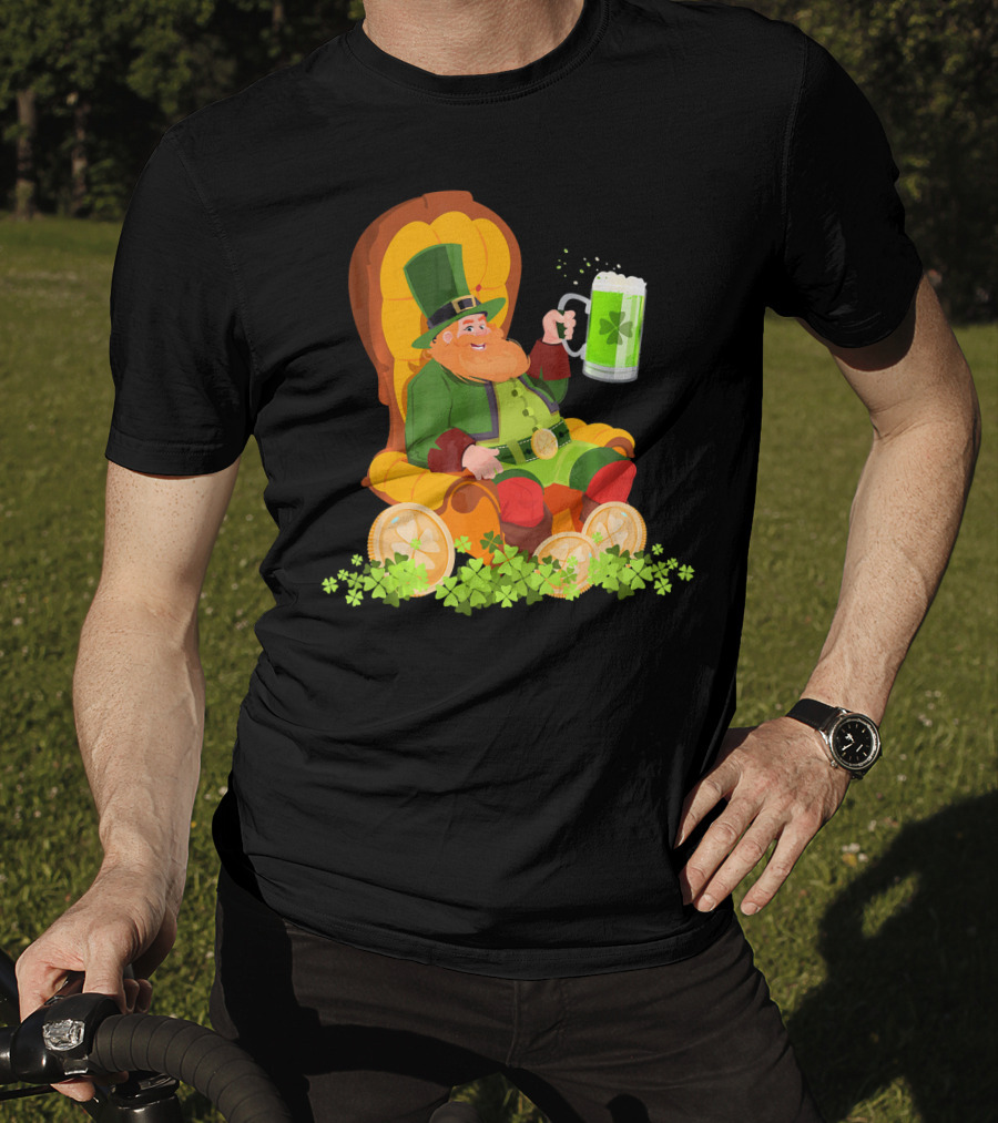 Leprechaun On Throne With Beer And Shamrocks St Patrick's Day T-Shirt
