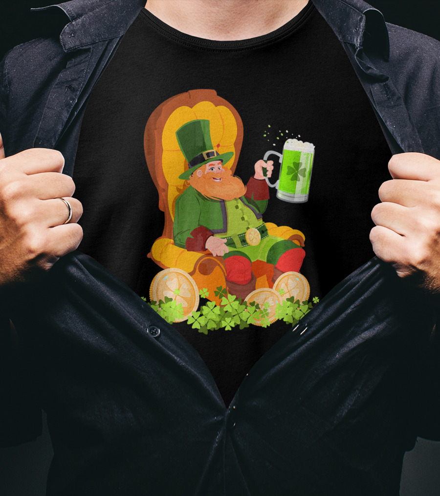 Leprechaun On Throne With Beer And Shamrocks St Patrick's Day T-Shirt