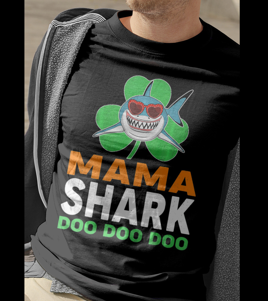 Mama Shark Doo Doo Doo St Patricks Day Shamrock T-Shirt
