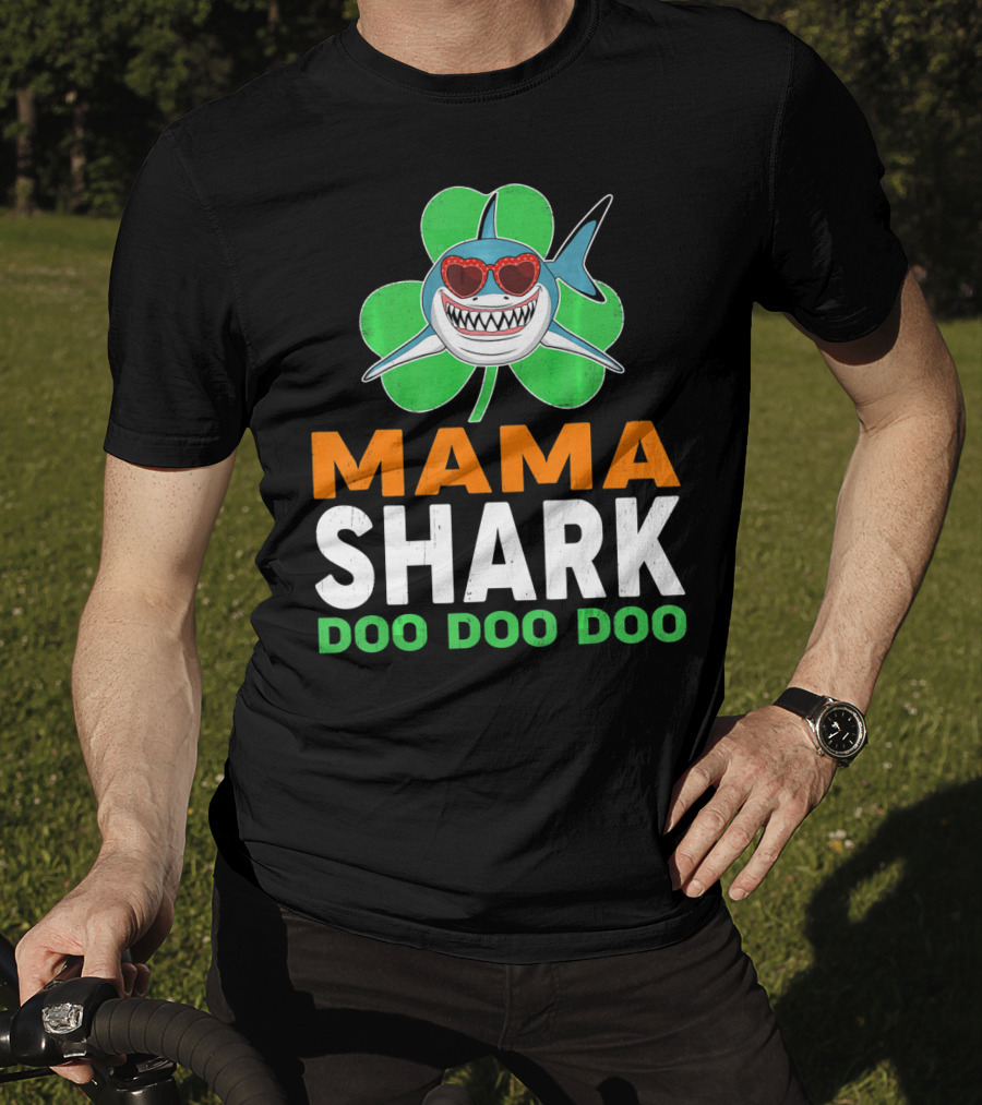 Mama Shark Doo Doo Doo St Patricks Day Shamrock T-Shirt