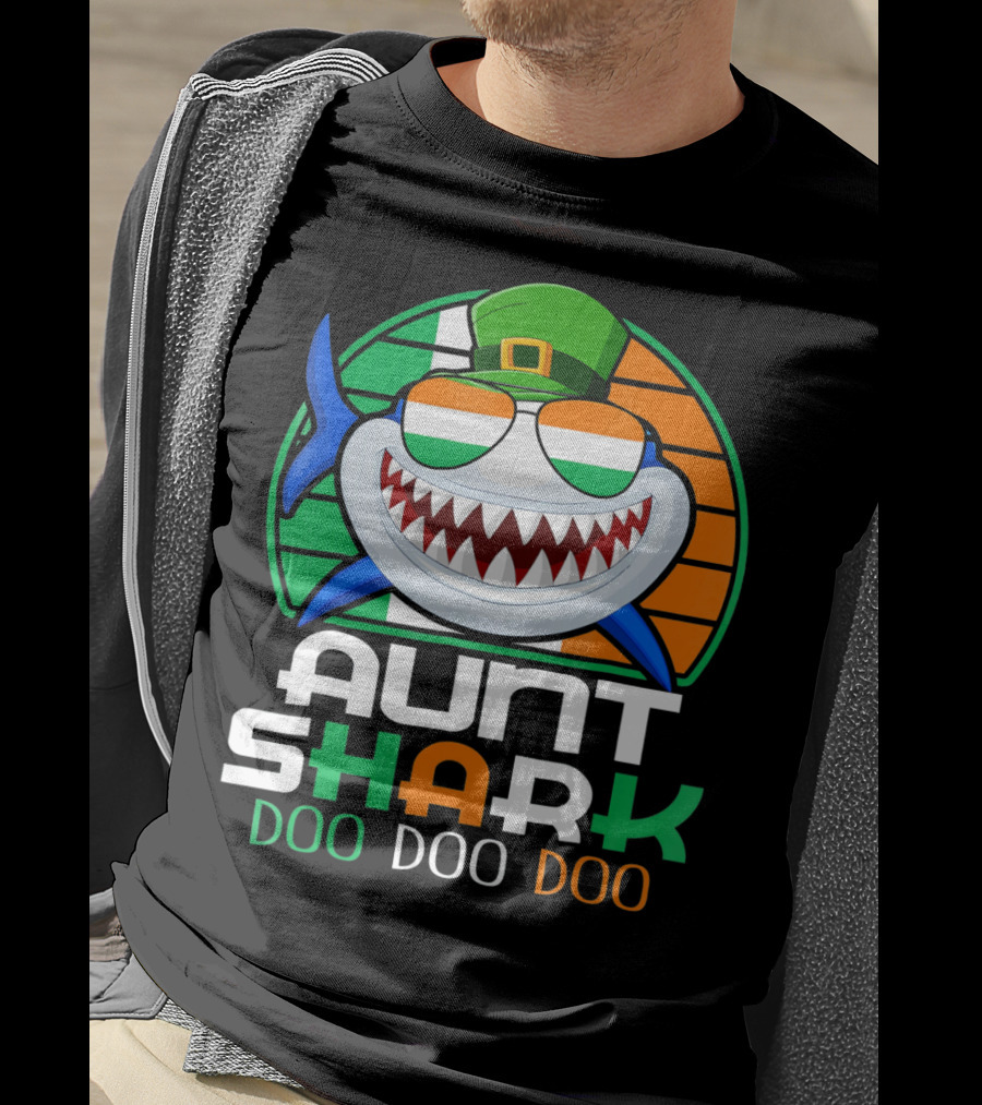 Aunt Shark Doo Doo Doo Funny St. Patrick's Day Irish Flag And Hat T-Shirt