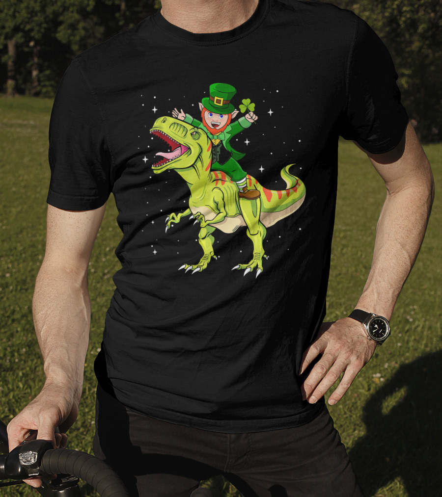 St Patricks Day Leprechaun Riding T Rex Dinosaur With Shamrock T-Shirt
