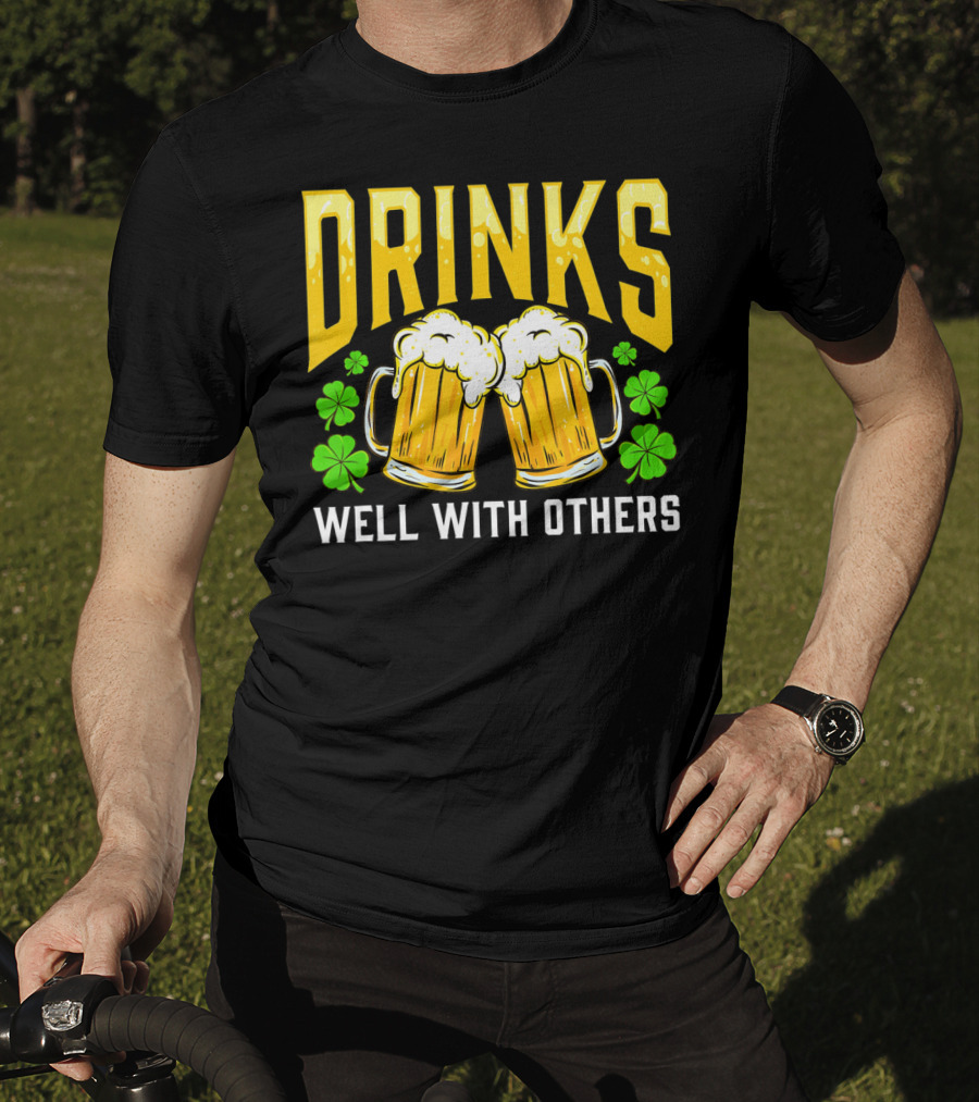 Drinks Well With Others Shamrock Beer Mugs St Pats T-Shirt