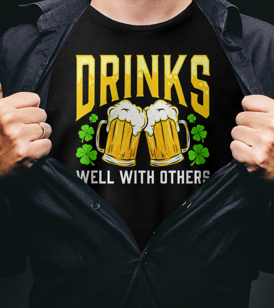 Drinks Well With Others Shamrock Beer Mugs St Pats T-Shirt