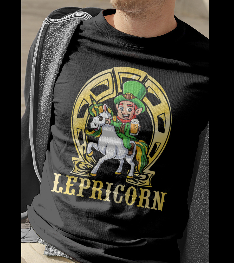 LEPRICORN Leprechaun Riding Unicorn Drinking Beer T-Shirt