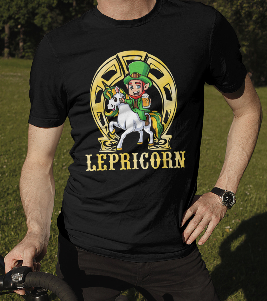 LEPRICORN Leprechaun Riding Unicorn Drinking Beer T-Shirt