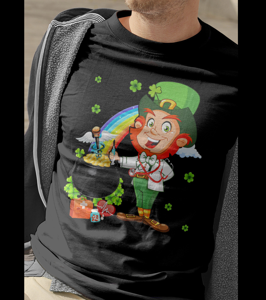 Lucky Medical Scrub Nurse Doctor Leprechaun With Pot Of Gold And Rainbow T-Shirt