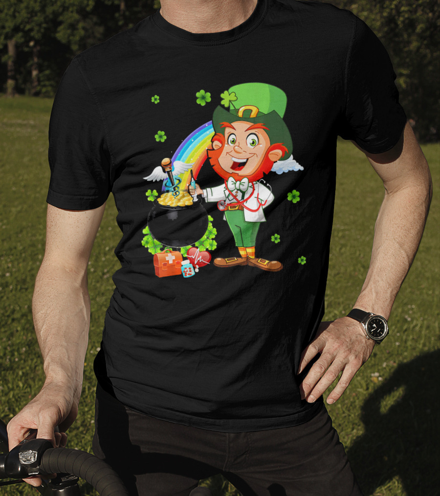 Lucky Medical Scrub Nurse Doctor Leprechaun With Pot Of Gold And Rainbow T-Shirt