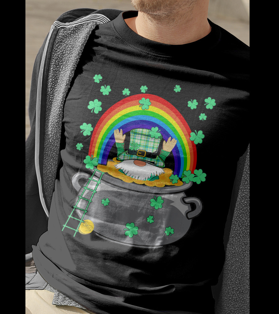 Cute Leprechaun Trap Funny Pot Of Gold With Rainbow And Shamrocks T-Shirt