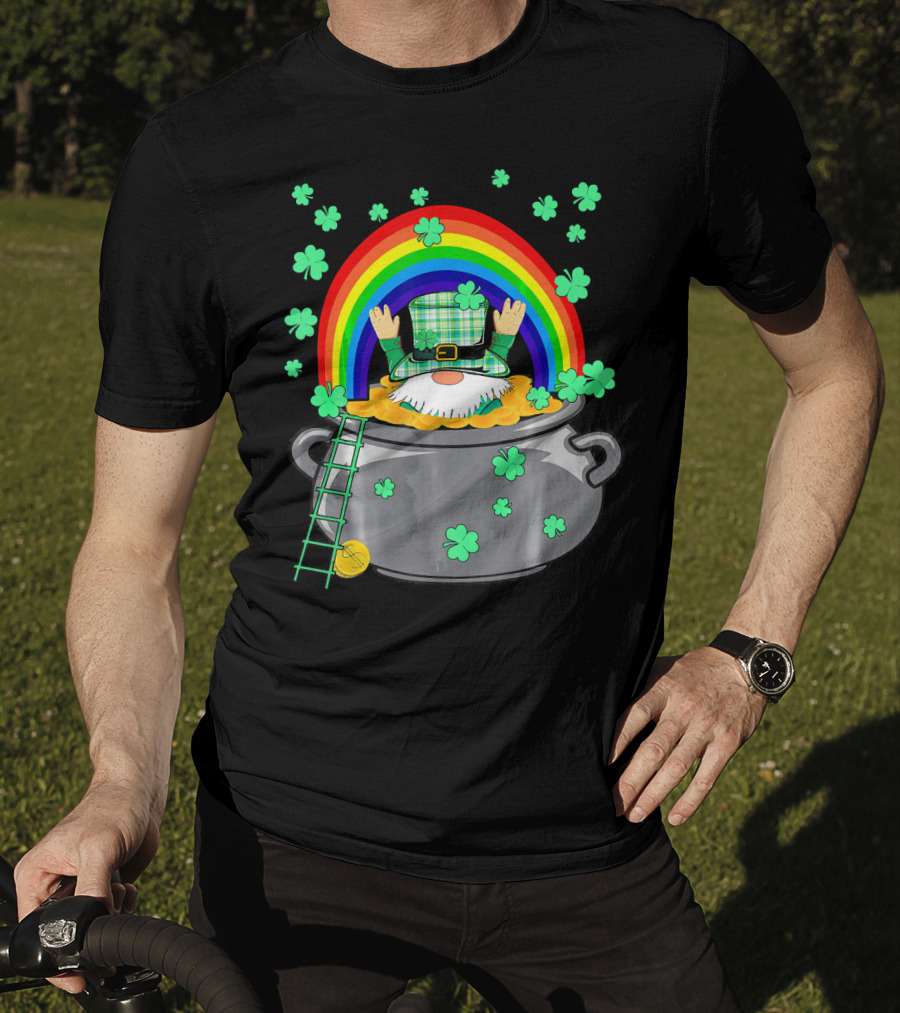 Cute Leprechaun Trap Funny Pot Of Gold With Rainbow And Shamrocks T-Shirt