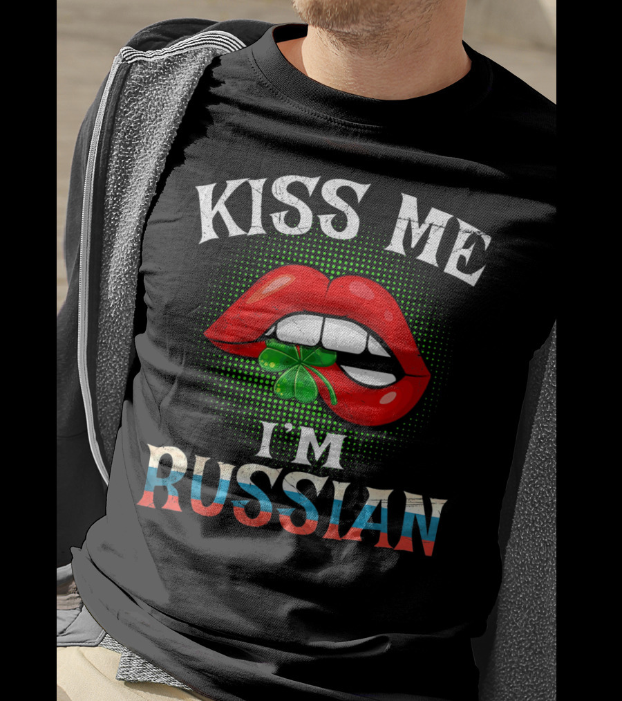 Kiss Me I'm Russian Irish Lips St Patrick's Day Shamrock Red Lips T-Shirt