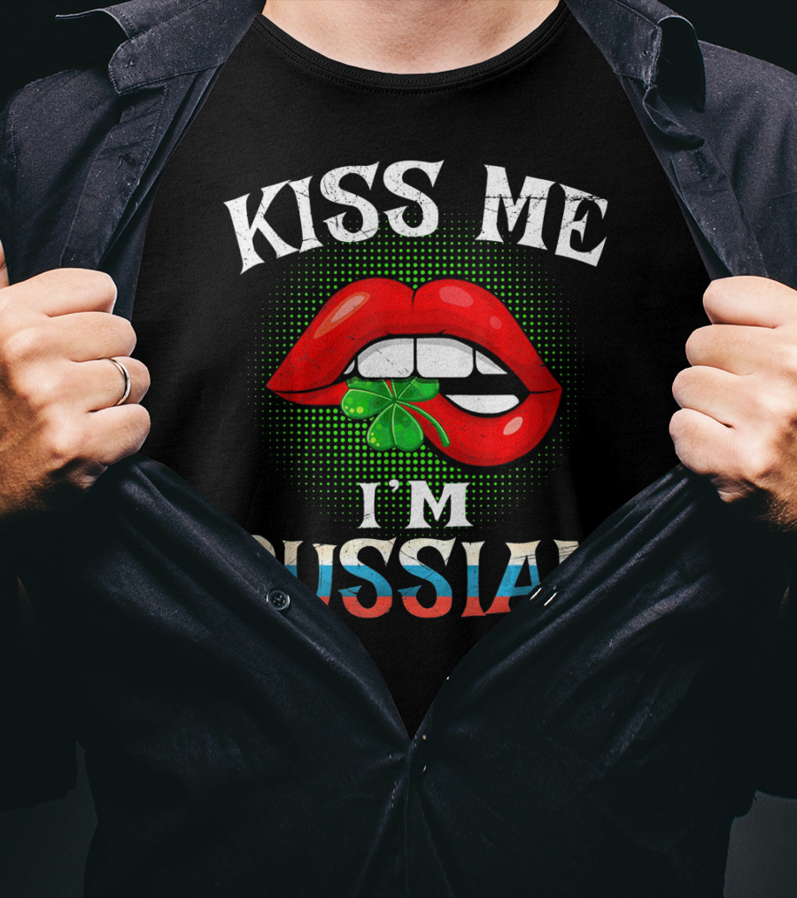 Kiss Me I'm Russian Irish Lips St Patrick's Day Shamrock Red Lips T-Shirt