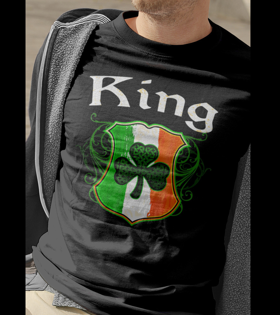 King Surname Irish Shamrock Crest T-Shirt