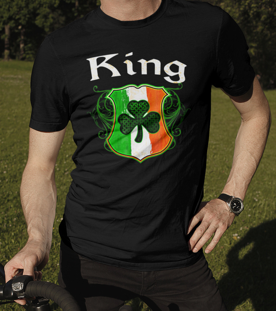King Surname Irish Shamrock Crest T-Shirt