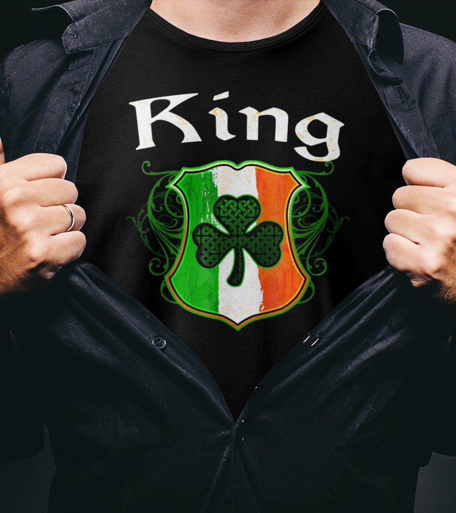King Surname Irish Shamrock Crest T-Shirt