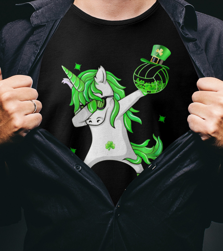 Happy St Patricks Day Dabbing Unicorn With Shamrock Hat And Green Hair T-Shirt