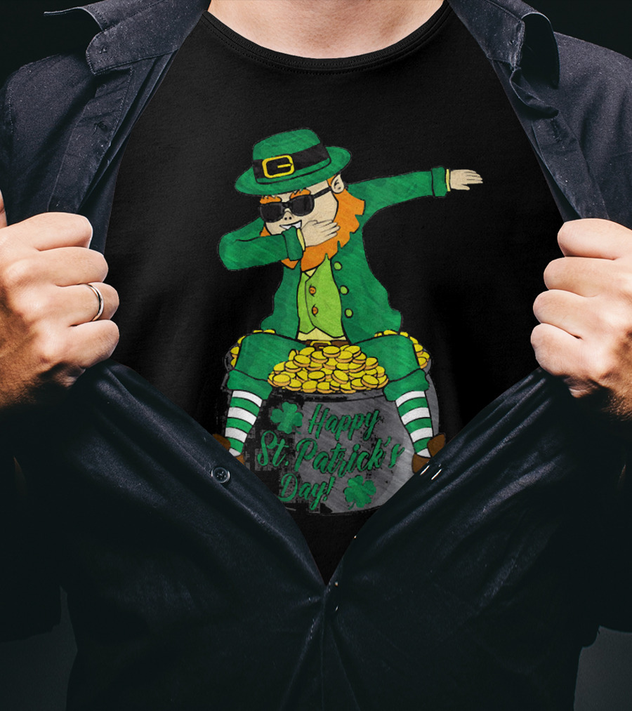 Happy St. Patrick's Day Dabbing Leprechaun Sitting On Gold T-Shirt