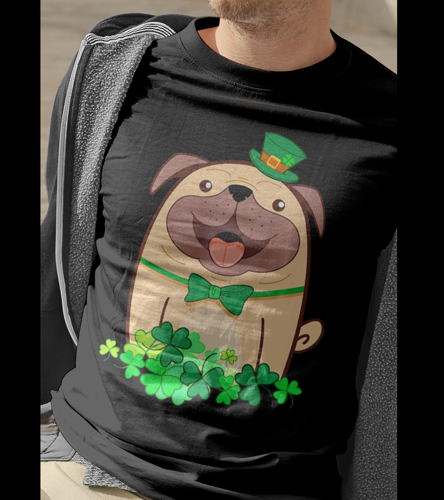 Cute Pug With Leprechaun Hat And Shamrocks T-Shirt