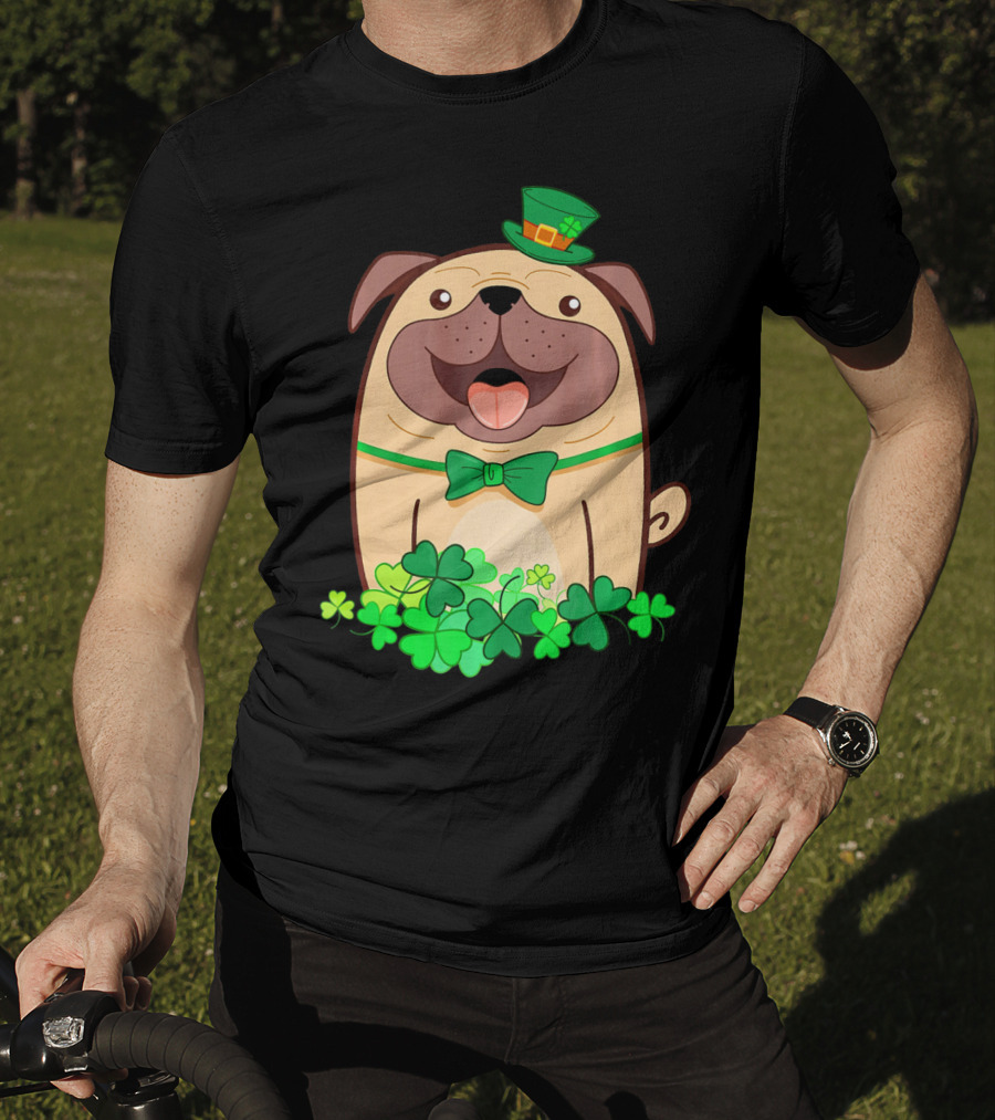 Cute Pug With Leprechaun Hat And Shamrocks T-Shirt