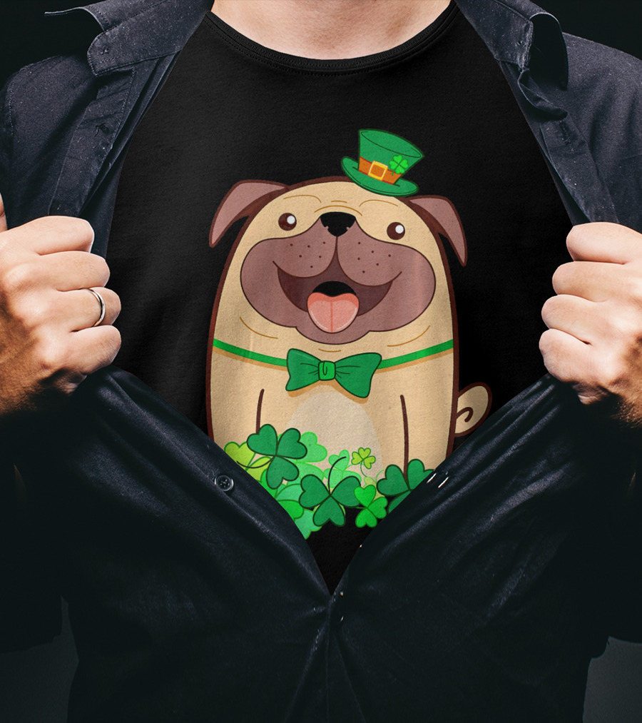 Cute Pug With Leprechaun Hat And Shamrocks T-Shirt