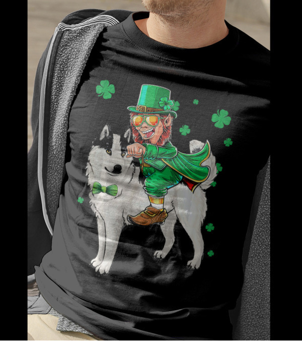 Leprechaun Riding Siberian Husky With Shamrock Bow Tie And Clover Background T-Shirt