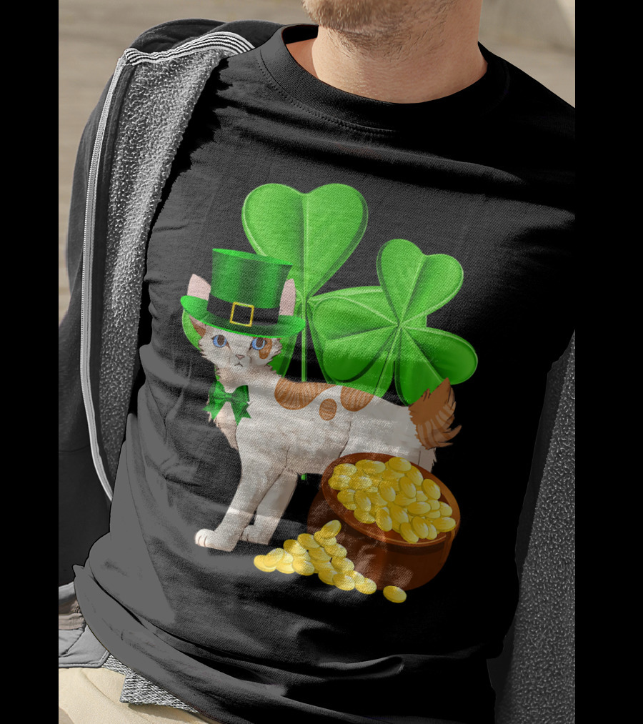 Japanese Bobtail Cat St Patricks Day Lucky Coins Shamrocks Leprechaun Hat T-Shirt