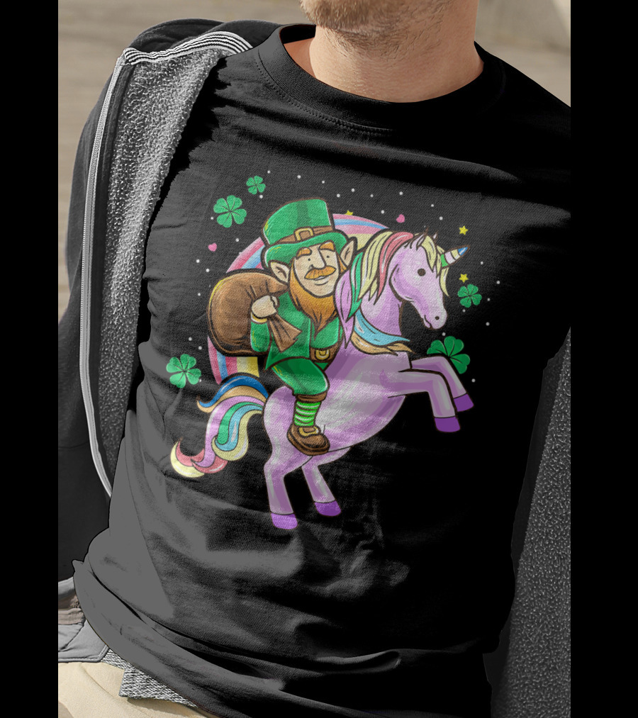 Mens Funny St Patricks Day Leprechaun Riding Unicorn With Shamrocks T-Shirt