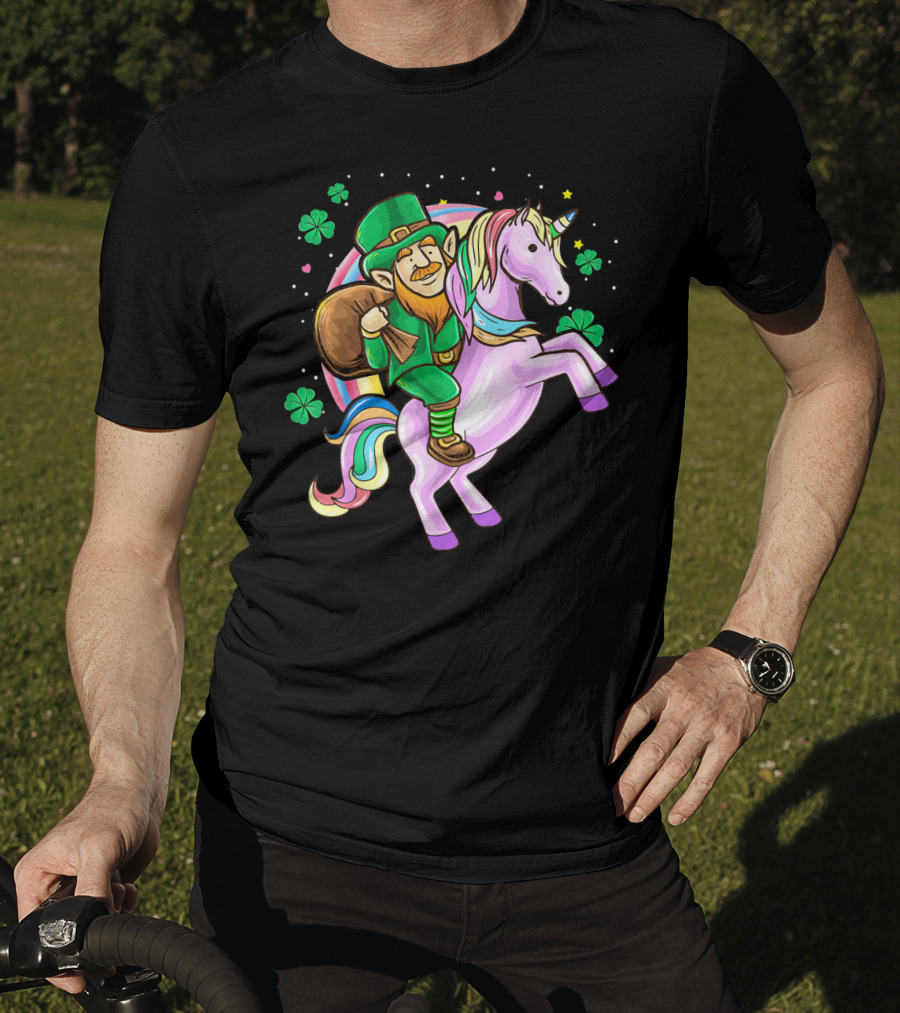 Mens Funny St Patricks Day Leprechaun Riding Unicorn With Shamrocks T-Shirt