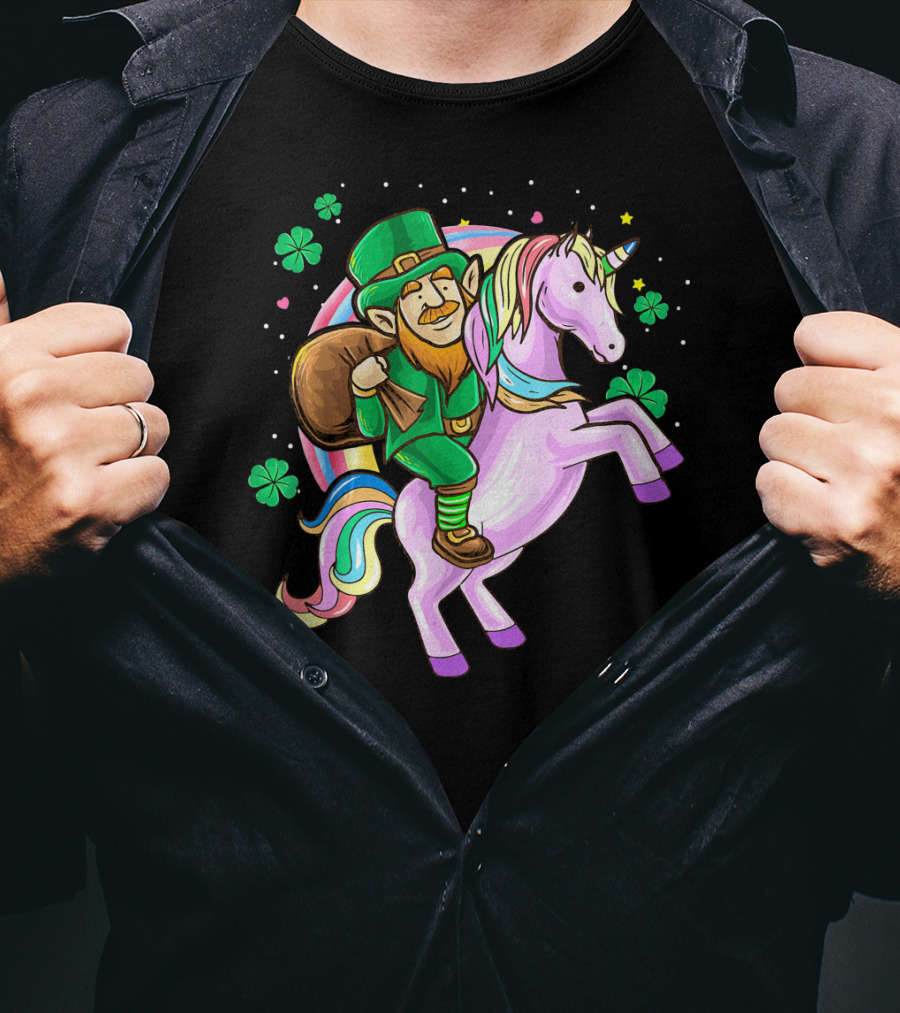 Mens Funny St Patricks Day Leprechaun Riding Unicorn With Shamrocks T-Shirt