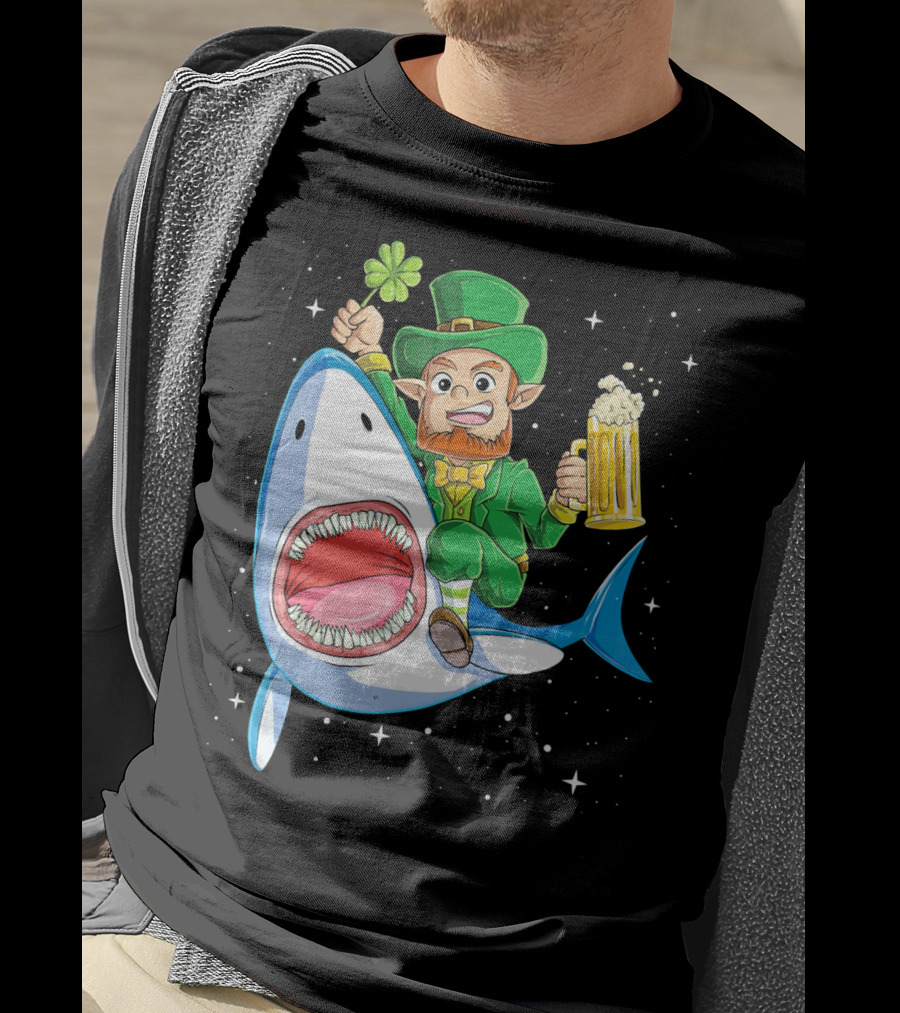 St Patricks Day Leprechaun Riding Shark With Beer Stein And Shamrock T-Shirt
