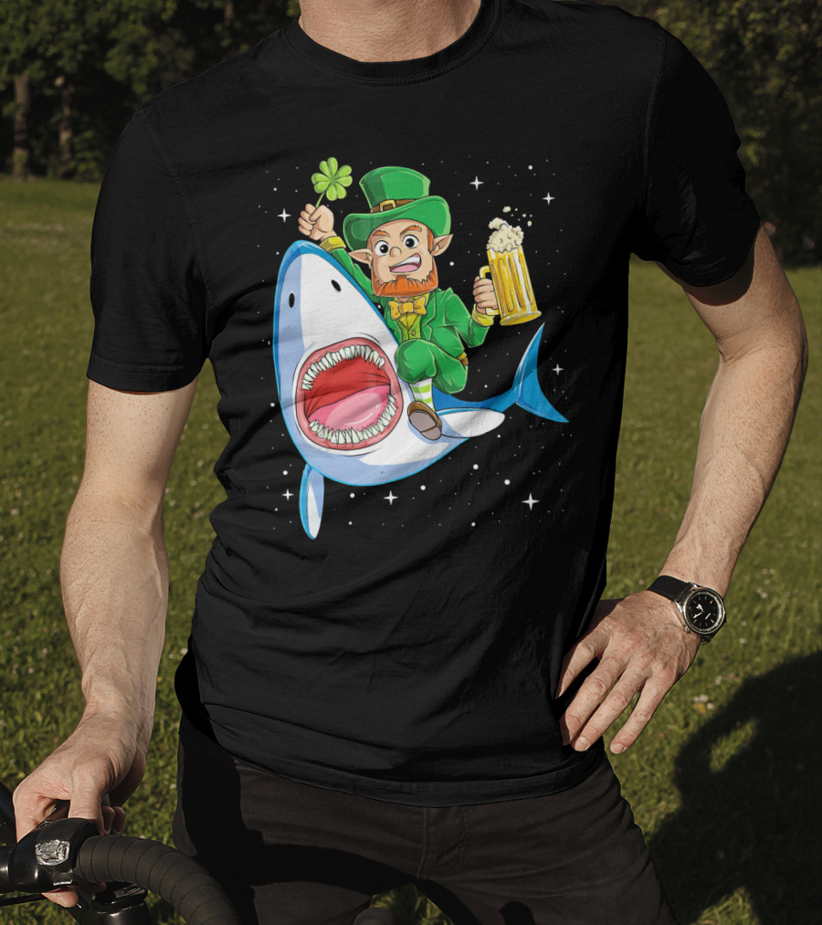 St Patricks Day Leprechaun Riding Shark With Beer Stein And Shamrock T-Shirt