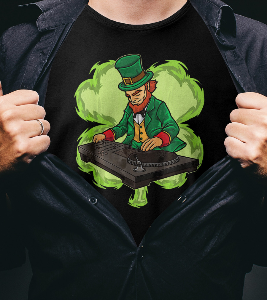 DJ Leprechaun Irish Luck Live On Stage With Turntable Shamrock T-Shirt
