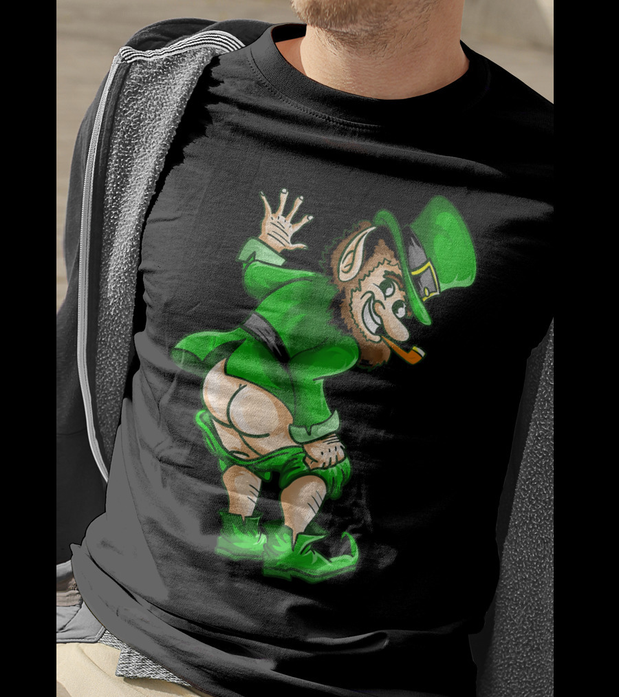 Mooning Leprechaun Mischievous Green Outfit Smoking Pipe T-Shirt