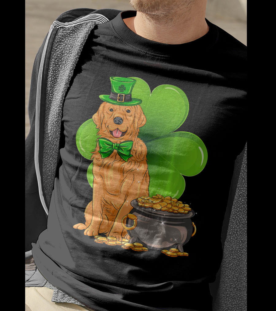 Golden Retriever St Patricks Day Leprechaun With Shamrock And Pot Of Gold T-Shirt