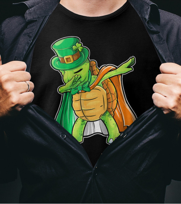 St. Patrick's Day Dabbing Turtle In Leprechaun Hat And Cape T-Shirt