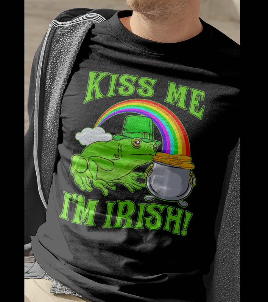 KISS ME I'M IRISH Frog With Rainbow And Pot Of Gold St Patricks Day T-Shirt