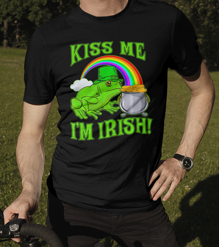 KISS ME I'M IRISH Frog With Rainbow And Pot Of Gold St Patricks Day T-Shirt