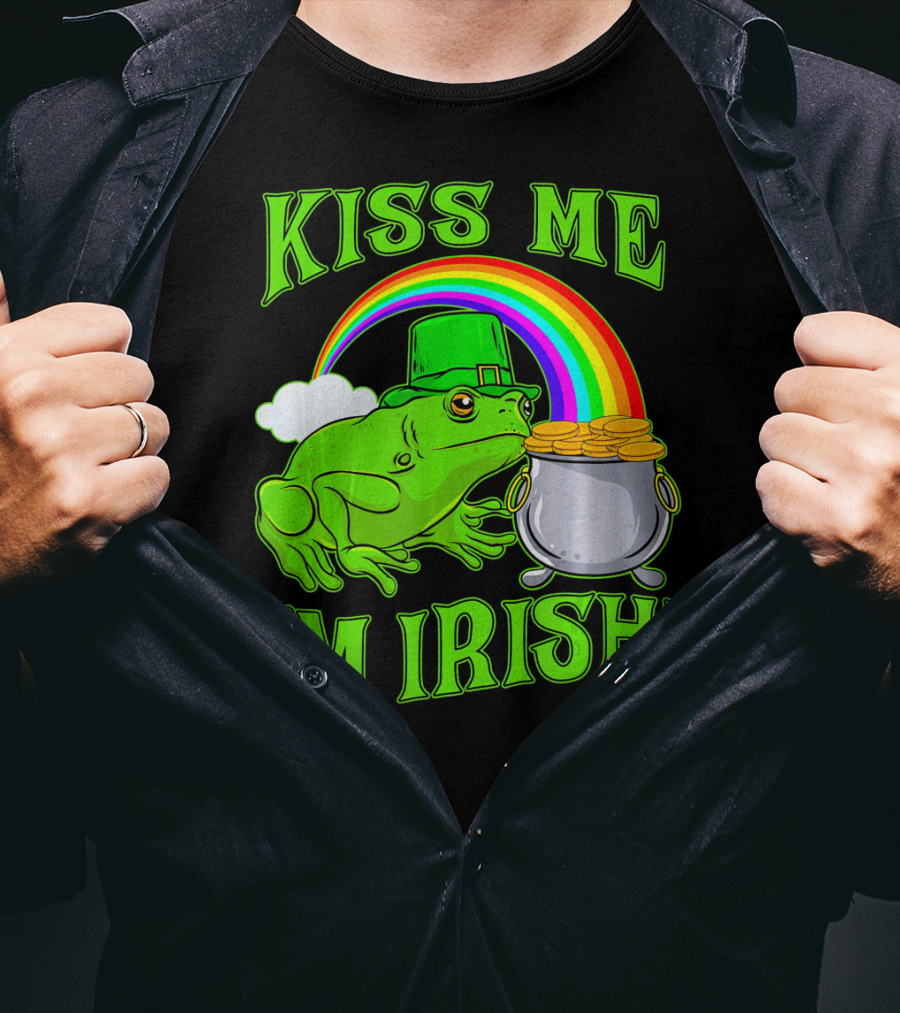 KISS ME I'M IRISH Frog With Rainbow And Pot Of Gold St Patricks Day T-Shirt
