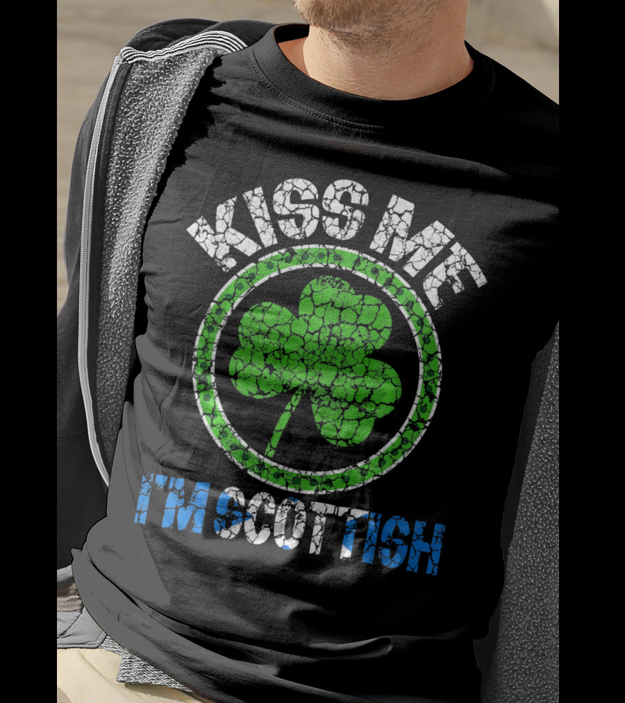 Kiss Me I'm Scottish Shamrock St Patricks Day T-Shirt